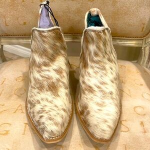 MYRA-SUNSET BLOOM SPLIT-TOP HAIR-ON HIDE BOOTS IN SPECKLED FAWN